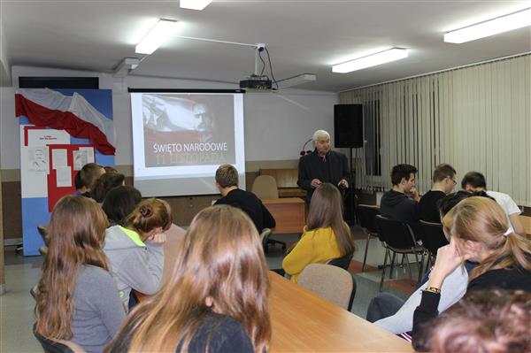 NARODOWE ŚWIĘTO NIEPODLEGŁOŚCI W BURSIE REGIONALNEJ W OSTROŁĘCE