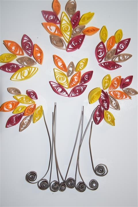 WYKONANIE OZDÓB ŚWIĄTECZNYCH, KWIATÓW ORAZ DRZEWKA TECHNIKĄ QUILING