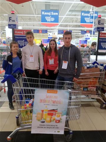 Świąteczna zbiórka żywności dla potrzebujących z regionu