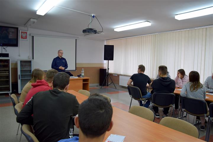 Spotkanie edukacyjno-profilaktyczne z przedstawicielem policji